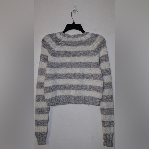Abercrombie & Fitch New York Gray and White Striped Sweater - Picture 6 of 7